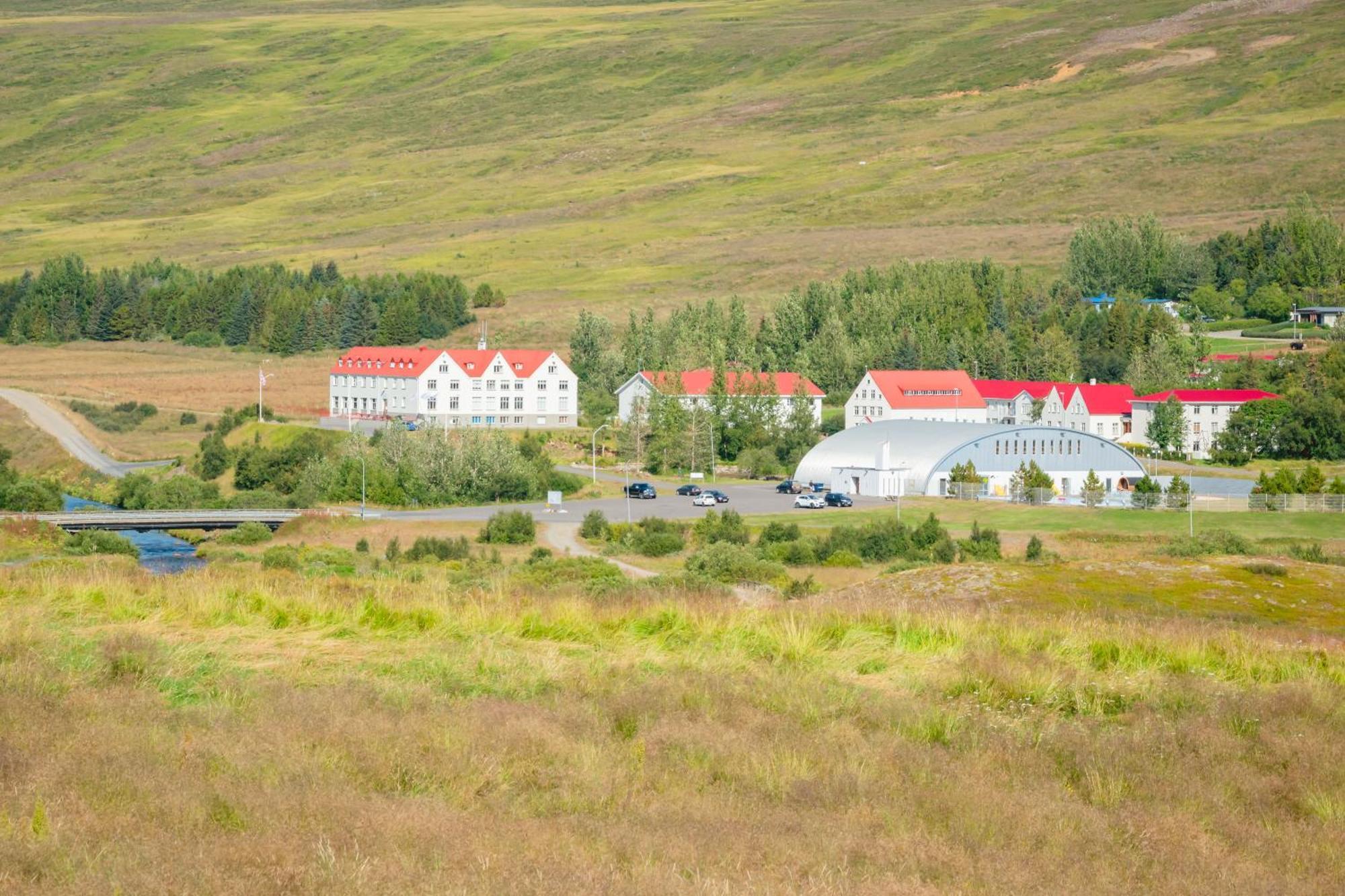 Hotel Laugar Лаугар Екстериор снимка