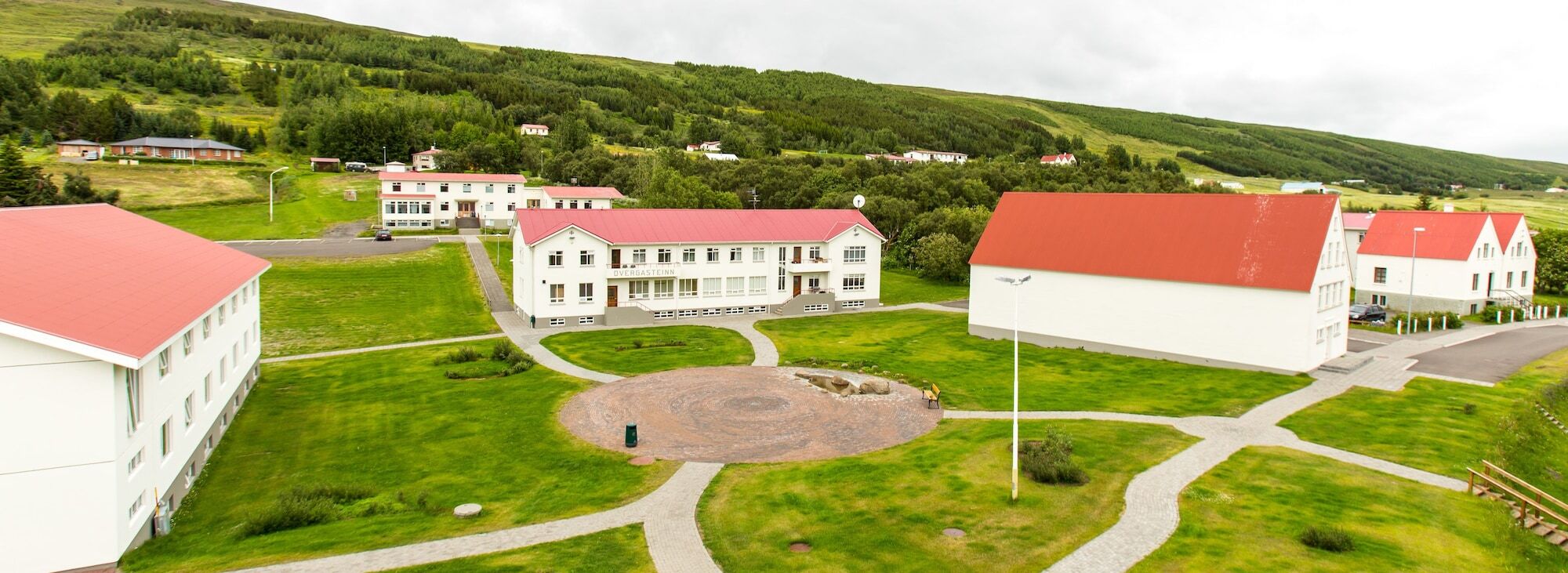 Hotel Laugar Лаугар Екстериор снимка